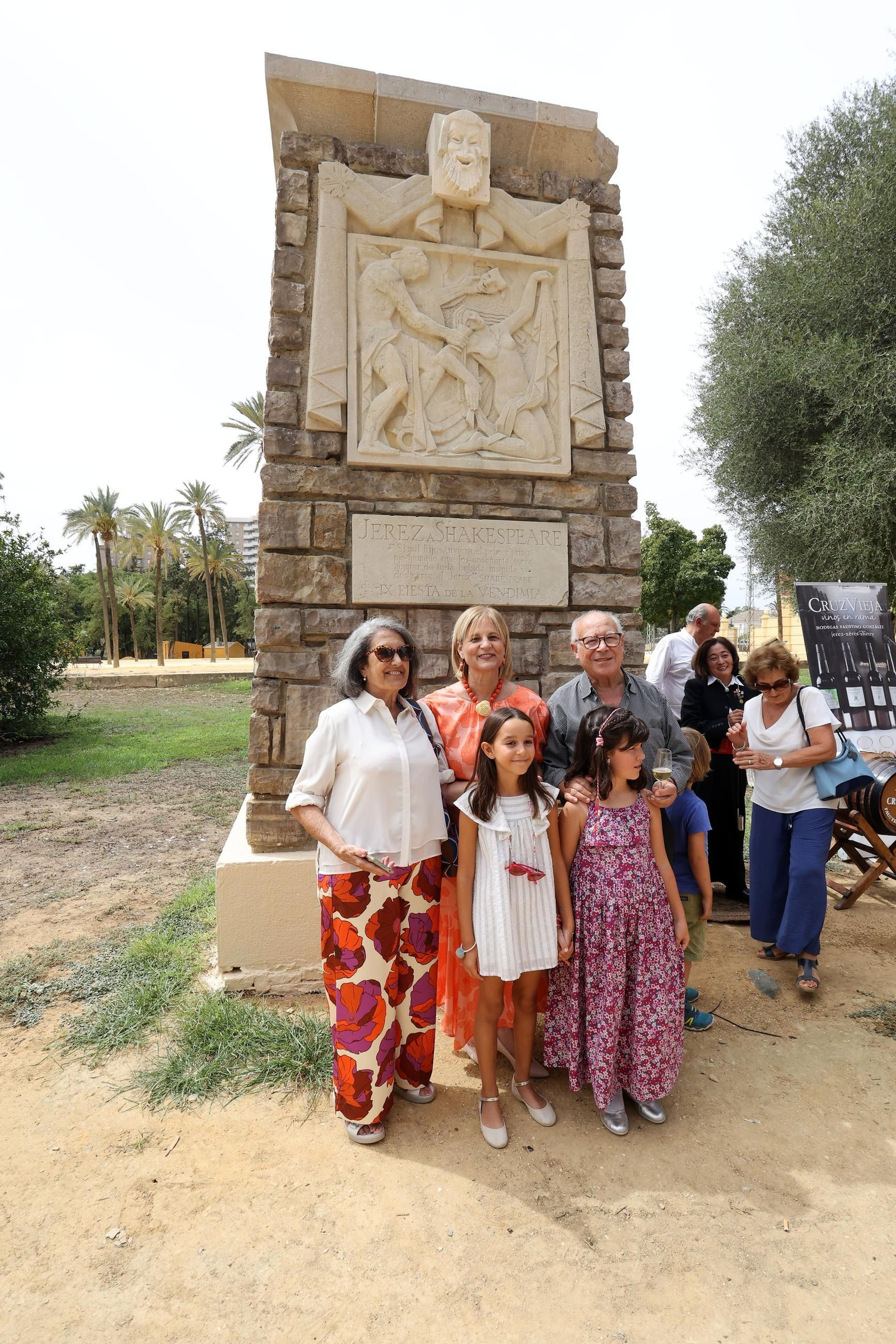 Imágenes del homenaje a Shakespeare en el monumento del parque González Hontoria de Jerez