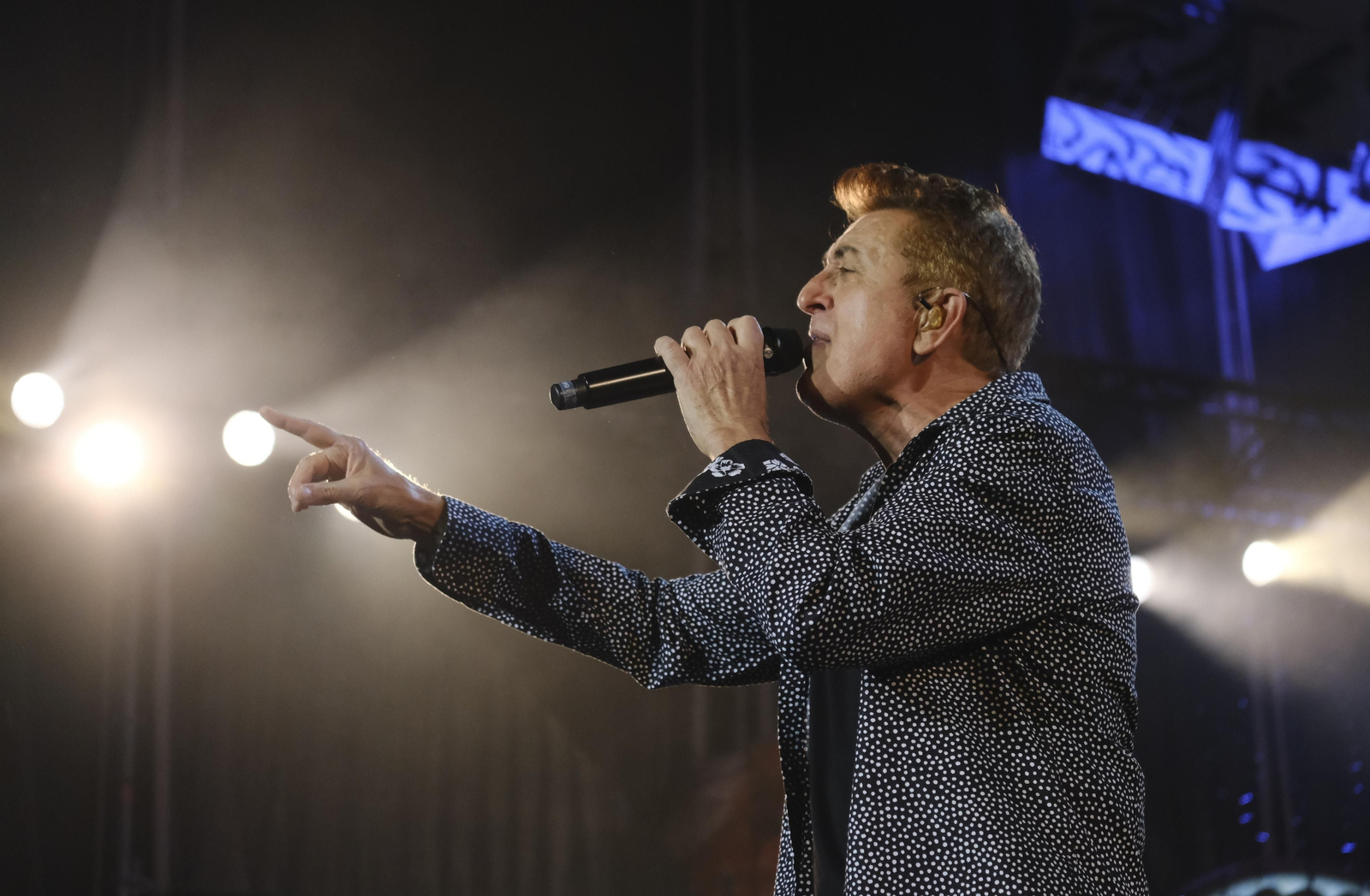 El concierto de Manolo García en el teatro de la Axerquía de Córdoba, en fotografías
