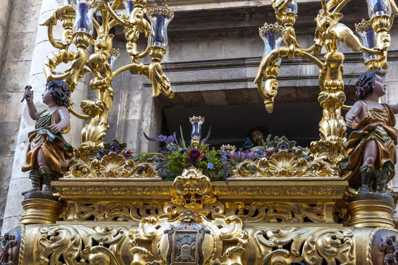 Las cofradías de la Vera Cruz, Expiración y Gran Poder lucen sus cortejos en la calle