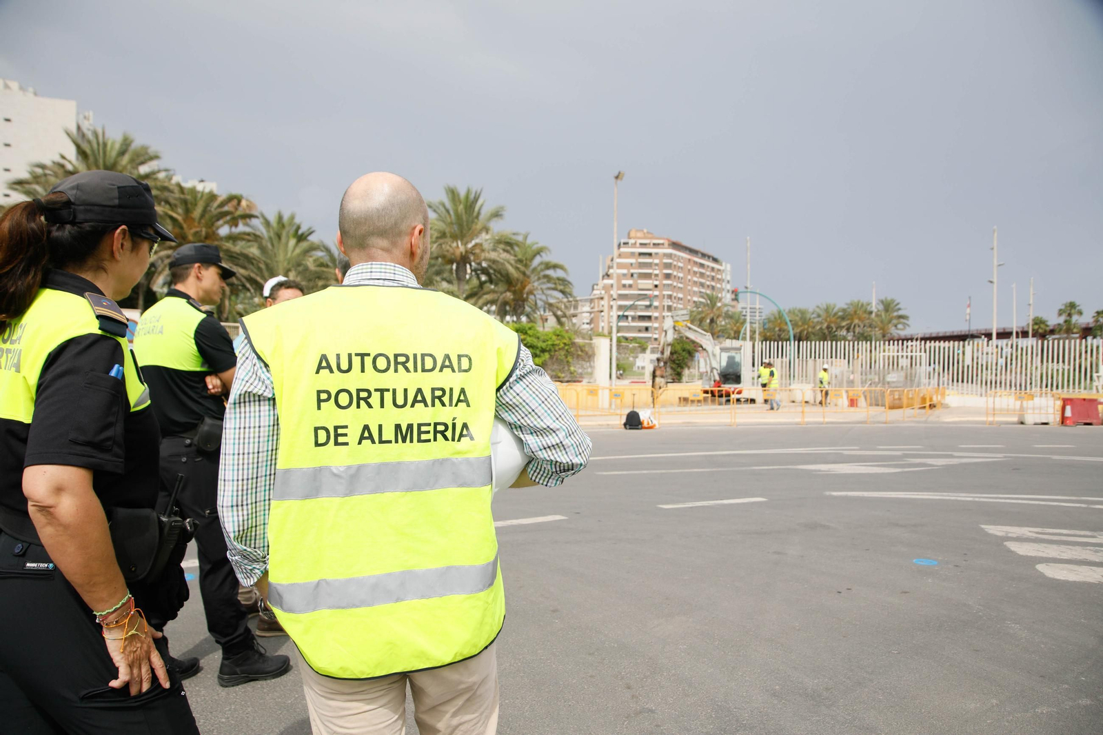 Las imágenes del derribo de la valla del Puerto, entrada de Muelle de Levante y Ribera I de Almería