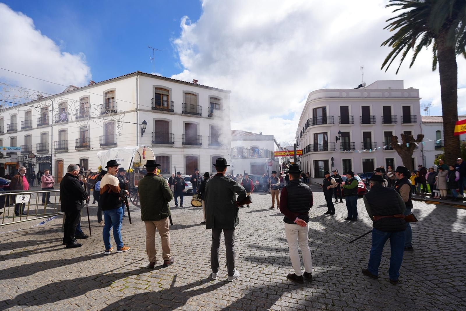 Bailes tradicionales y despedida del carro Virgen de Luna