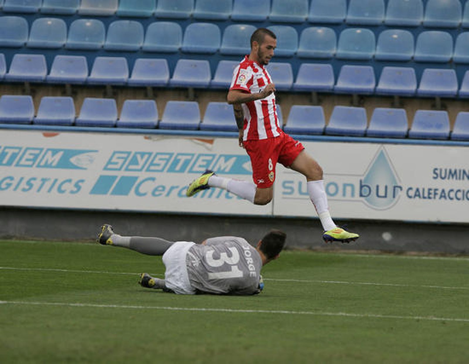 El Almería se deja remontar ante el Villarreal B (2-1). / LOF