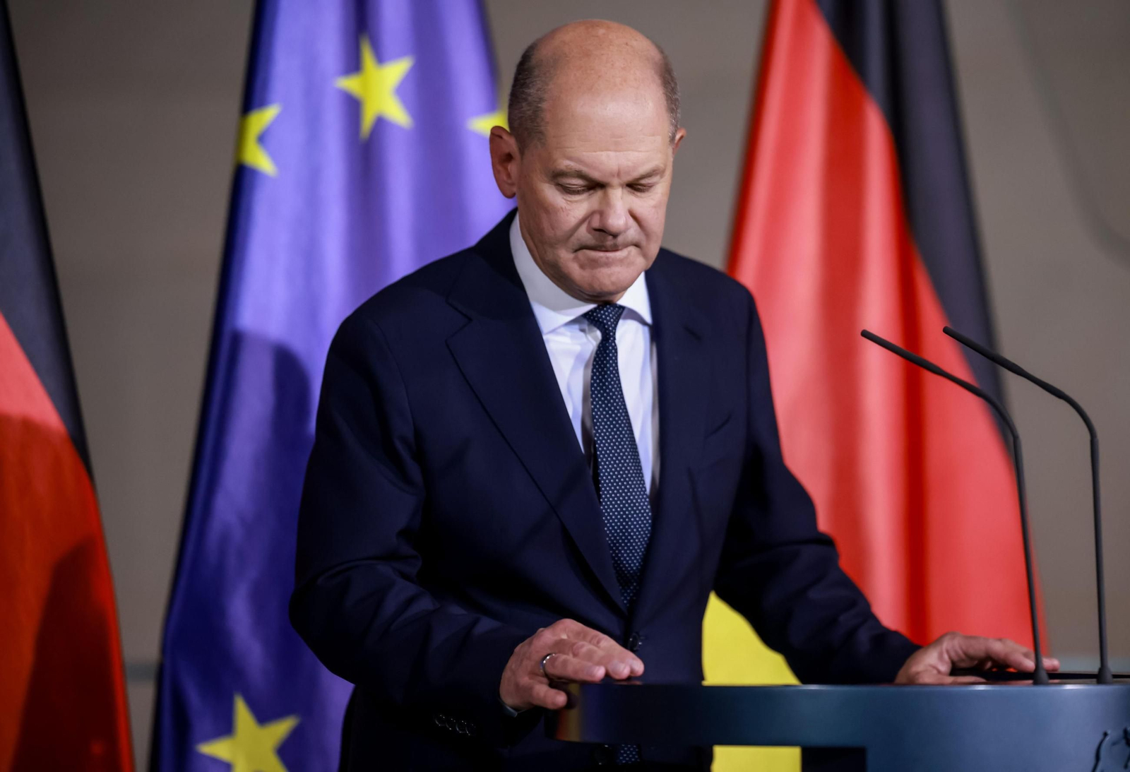 El canciller alemán, Olaf Scholz, ofrece una rueda de prensa en Madrid. El canciller alemán, Olaf Scholz, ofrece una rueda de prensa en Madrid.