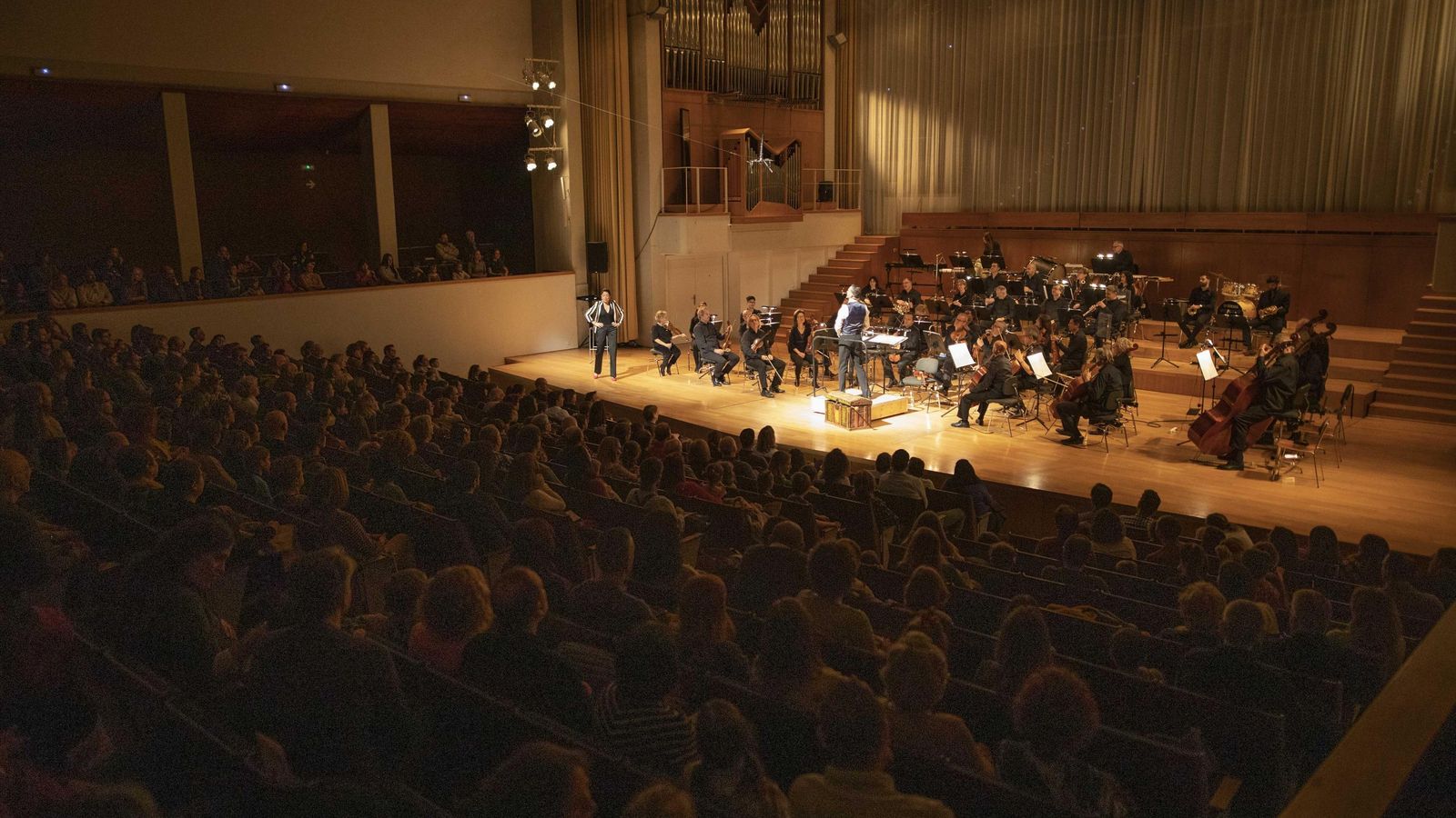 Más de 800 espectadores se dieron cita en el primer concierto familiar.