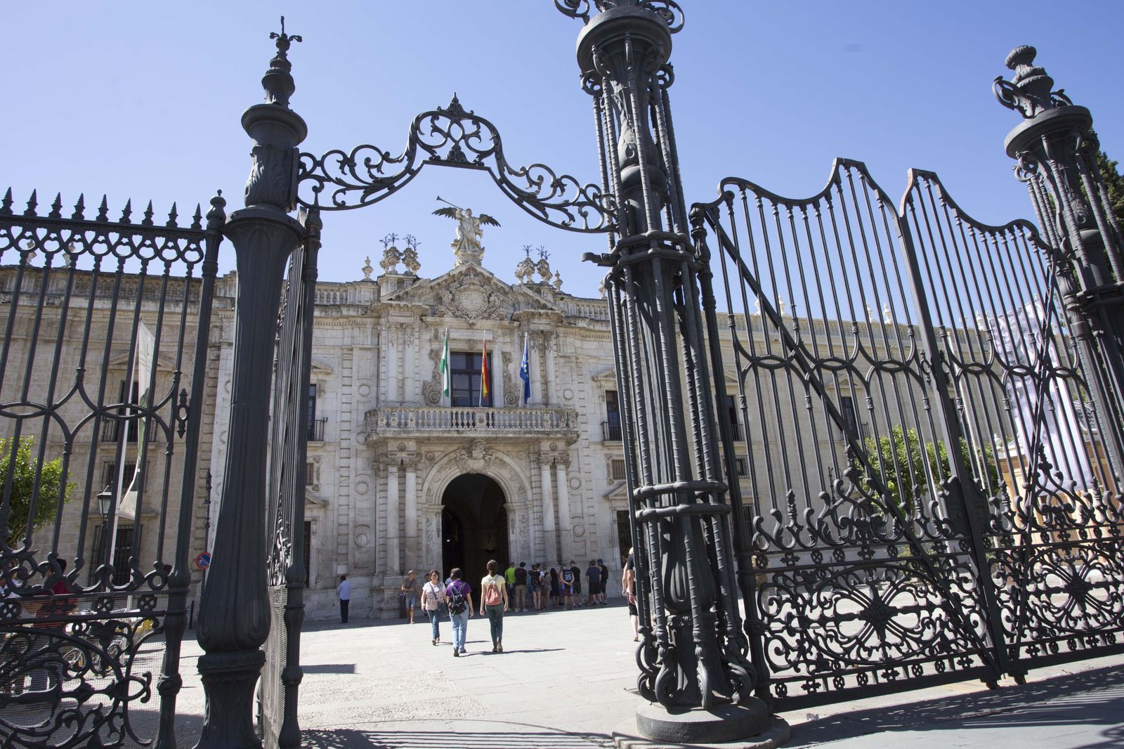 Entrada al Rectorado de la Universidad de Sevilla.