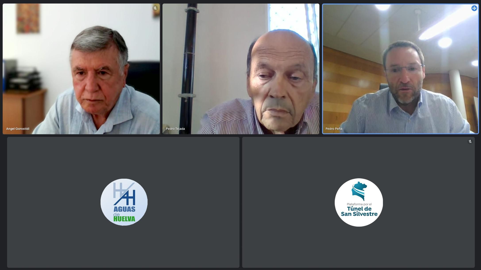 Momento de la reunión mantenida entre la plataforma y Aguas de Huelva.