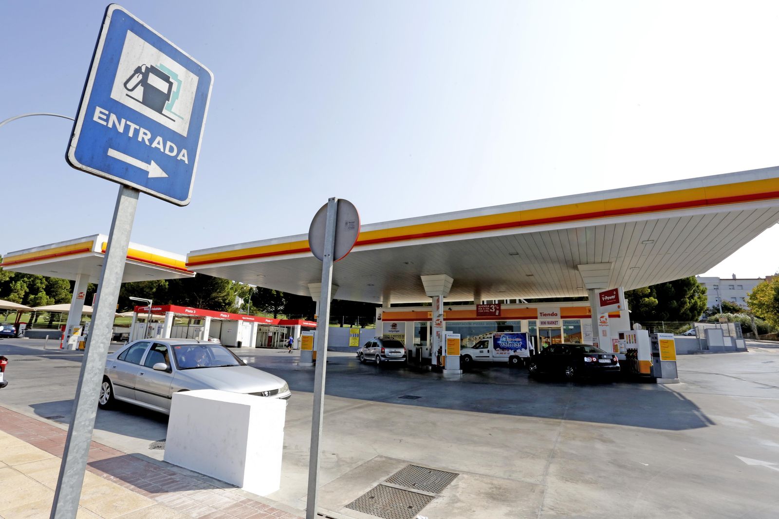 La gasolinera que sufrió el robo a primera hora de ayer viernes.