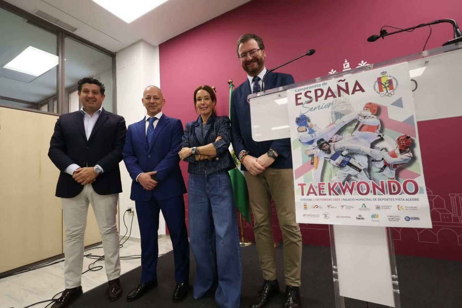 Las autoridades y organizadores, durante la presentación del evento.