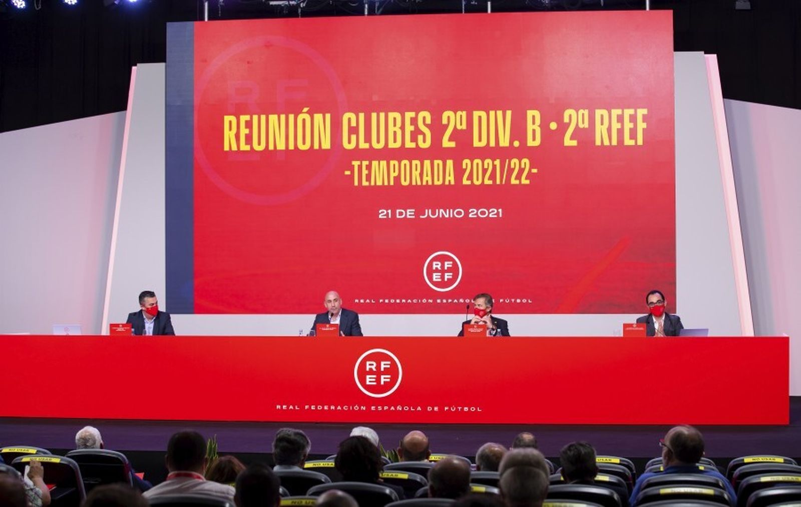 Rubiales presidiendo el acto de composición de grupos de la Segunda RFEF