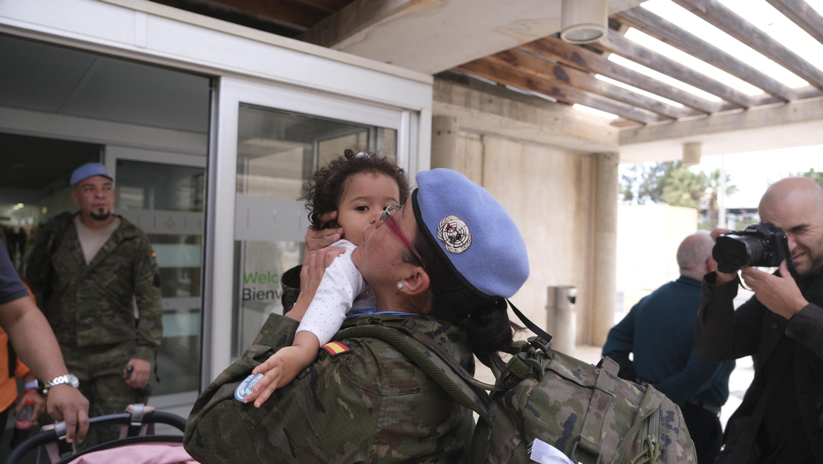 Imágenes de la salida del segundo contingente de La Legión con destino el Líbano