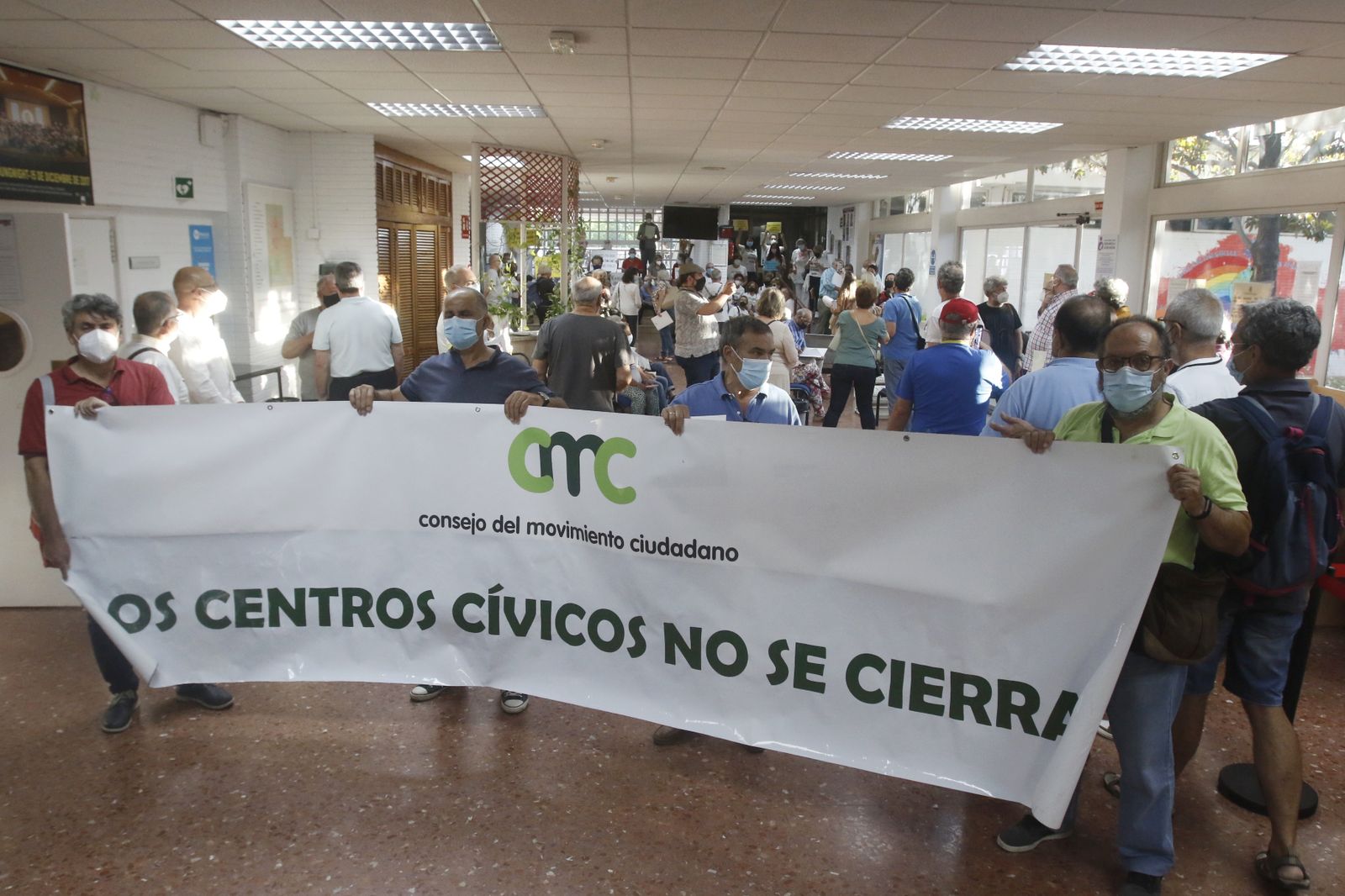 El encierro para exigir la apertura de los centros cívicos de Córdoba, en imágenes