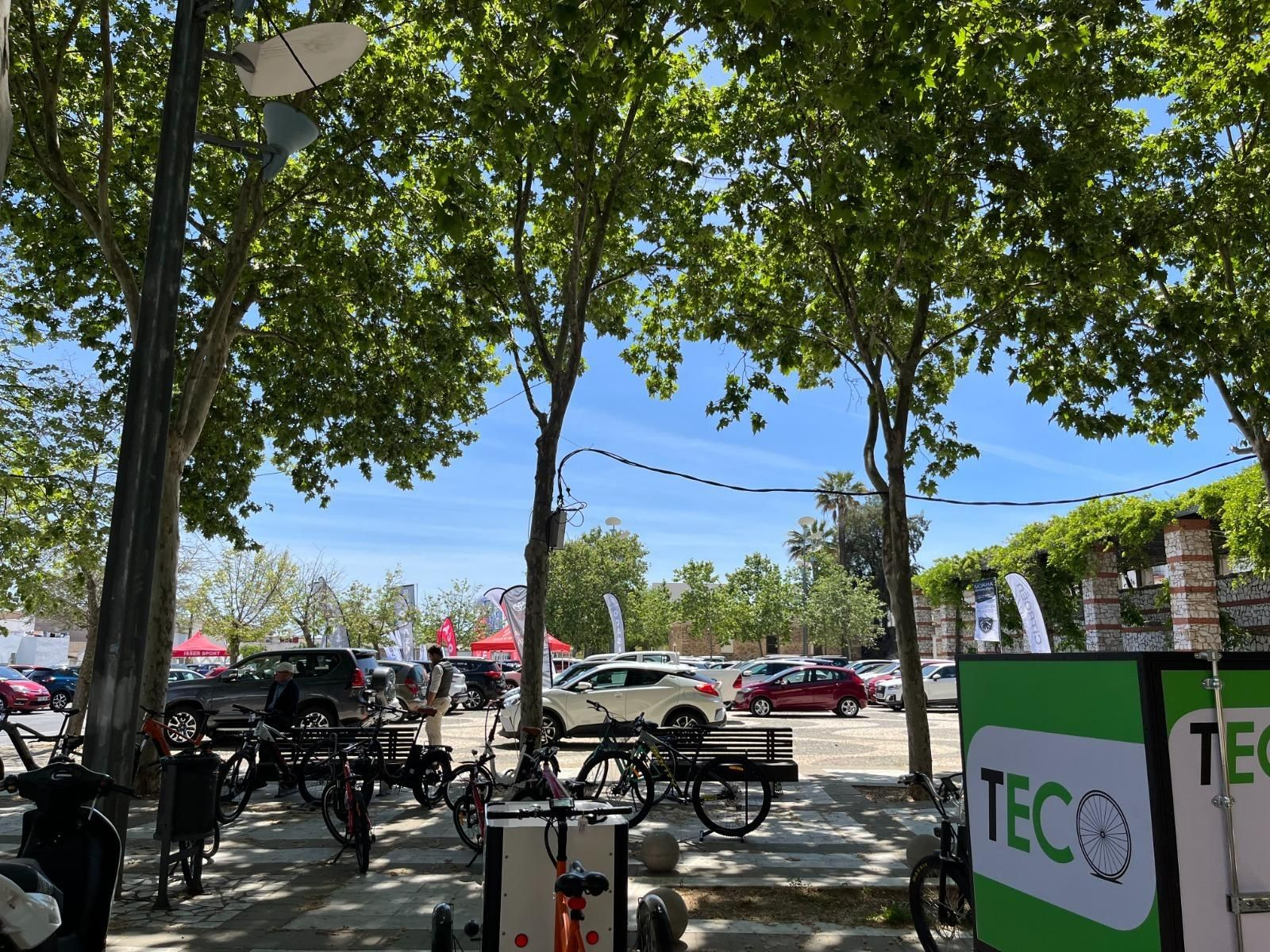 El Salón del Vehículo de Ocasión y de Movilidad Sostenible de Valverde del Camino, en imágenes