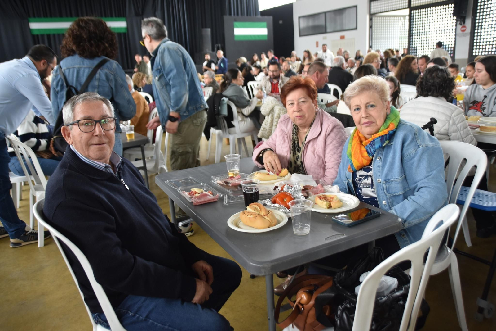 Villa del Río celebra el Día de Andalucía con el reparto de más de 2.000 cantos