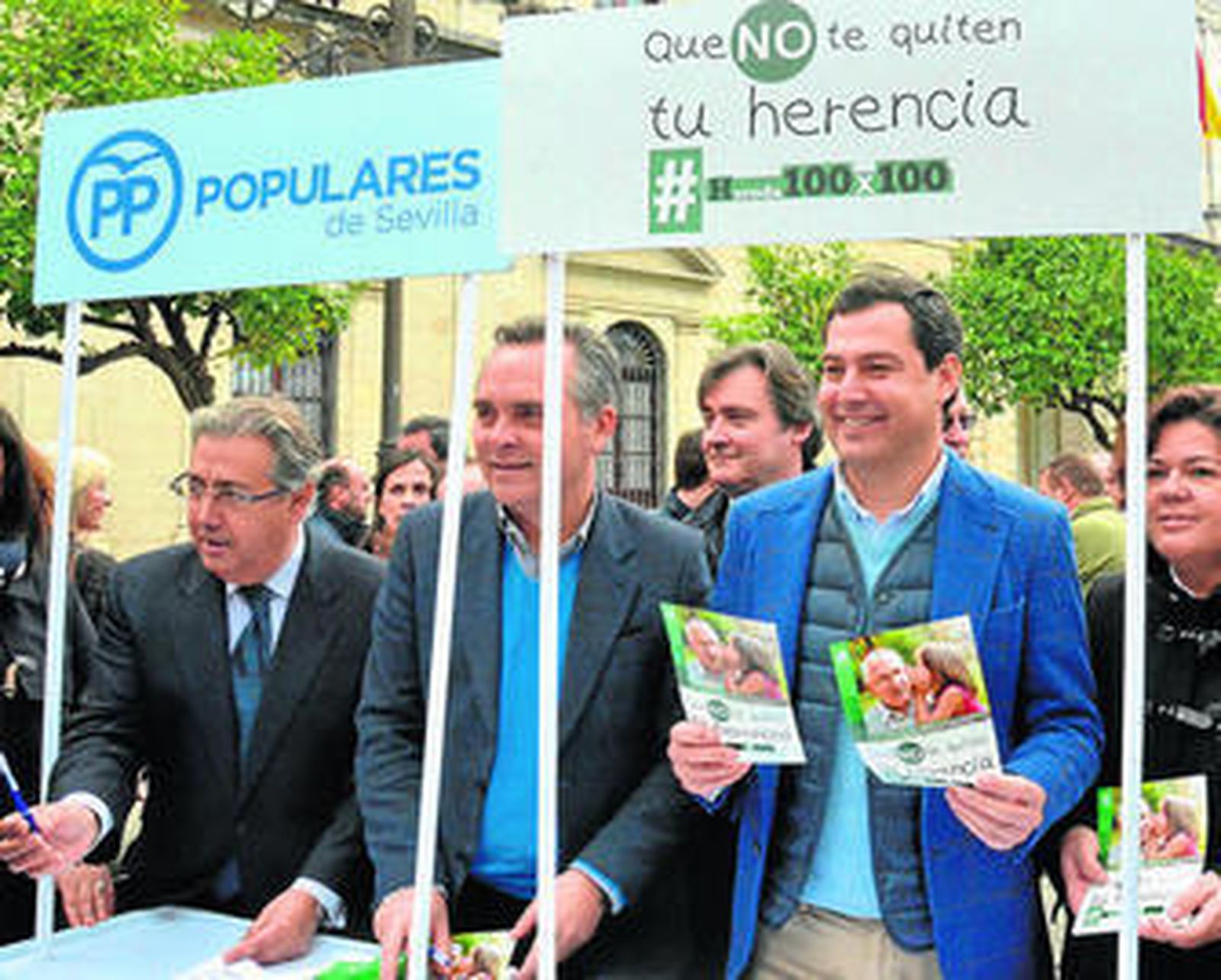 Juan Manuel Moreno ayer en la campaña que reclama la bonificación al cien por cien del impuesto de Sucesiones.