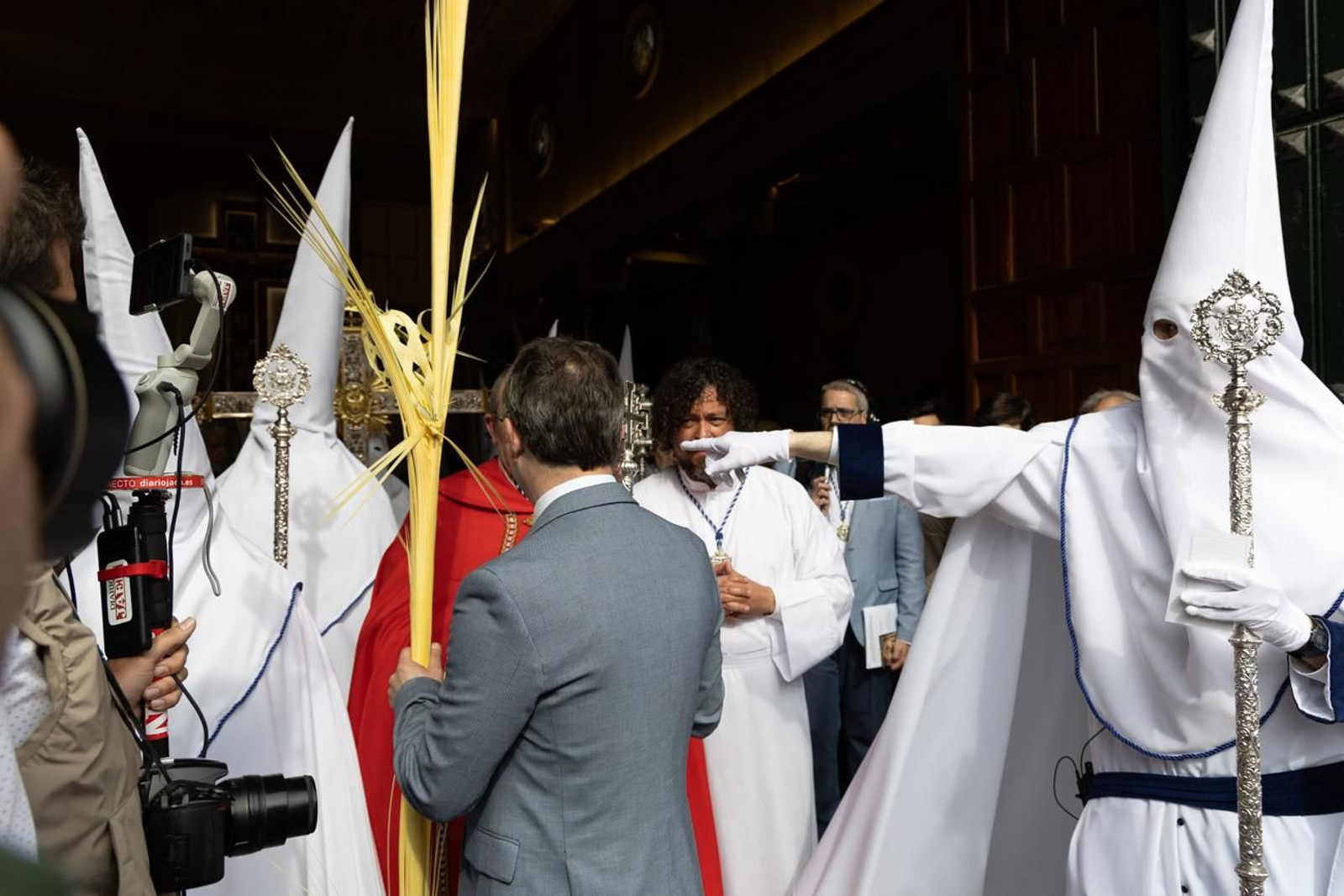 Los jiennenses se echan a la calle para presenciar la primera de las procesiones de la jornada: la Borriquilla (I)