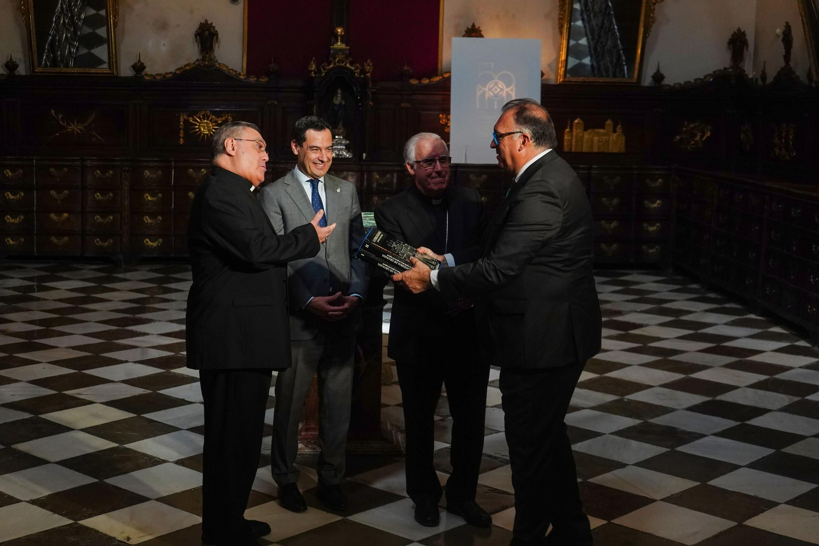 La Junta y la Iglesia crean la crean una comisión mixta 12 años después: las imágenes