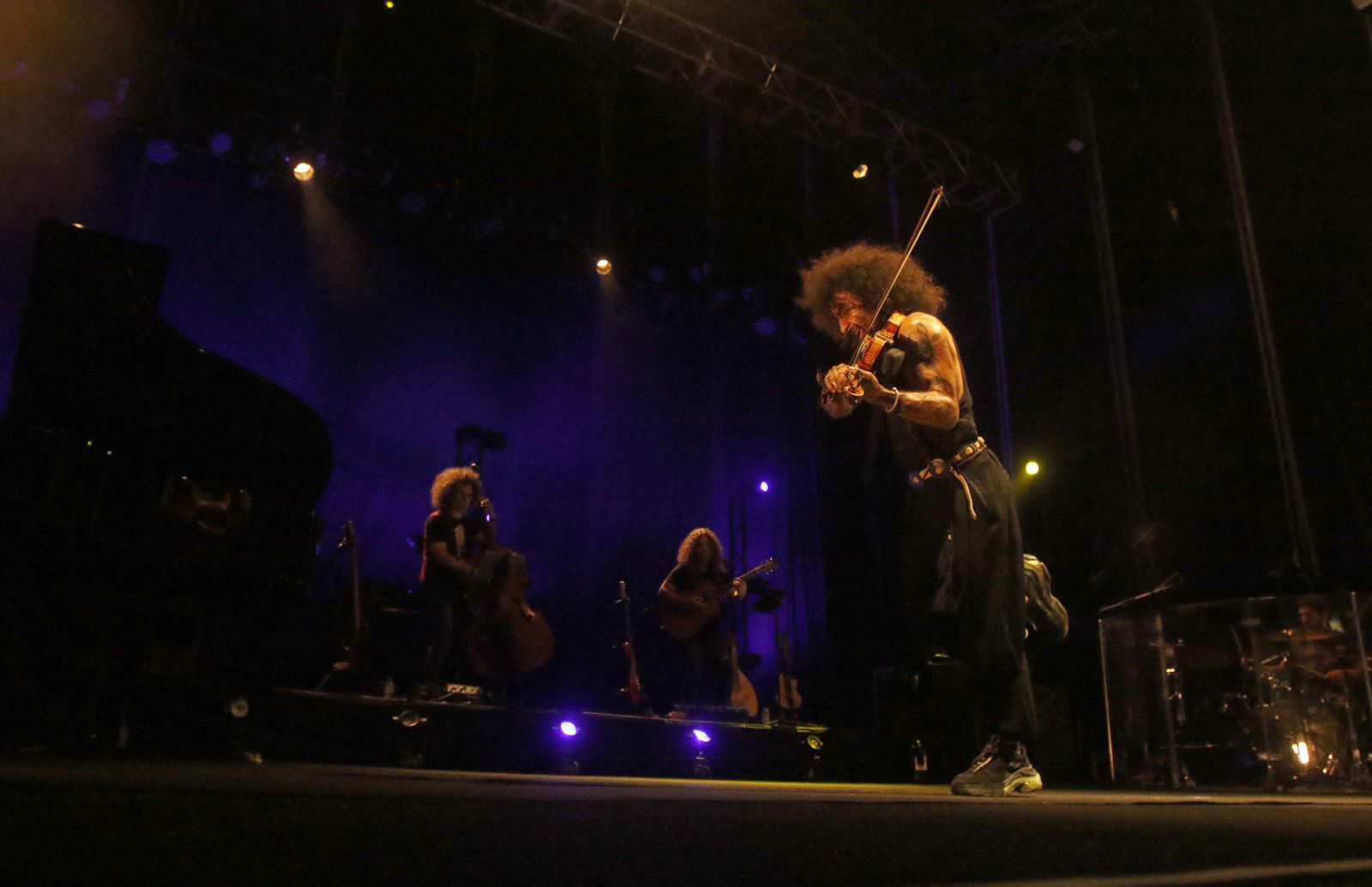 El concierto de Ara Malikian en el Teatro de la Axerquía de Córdoba, en imágenes