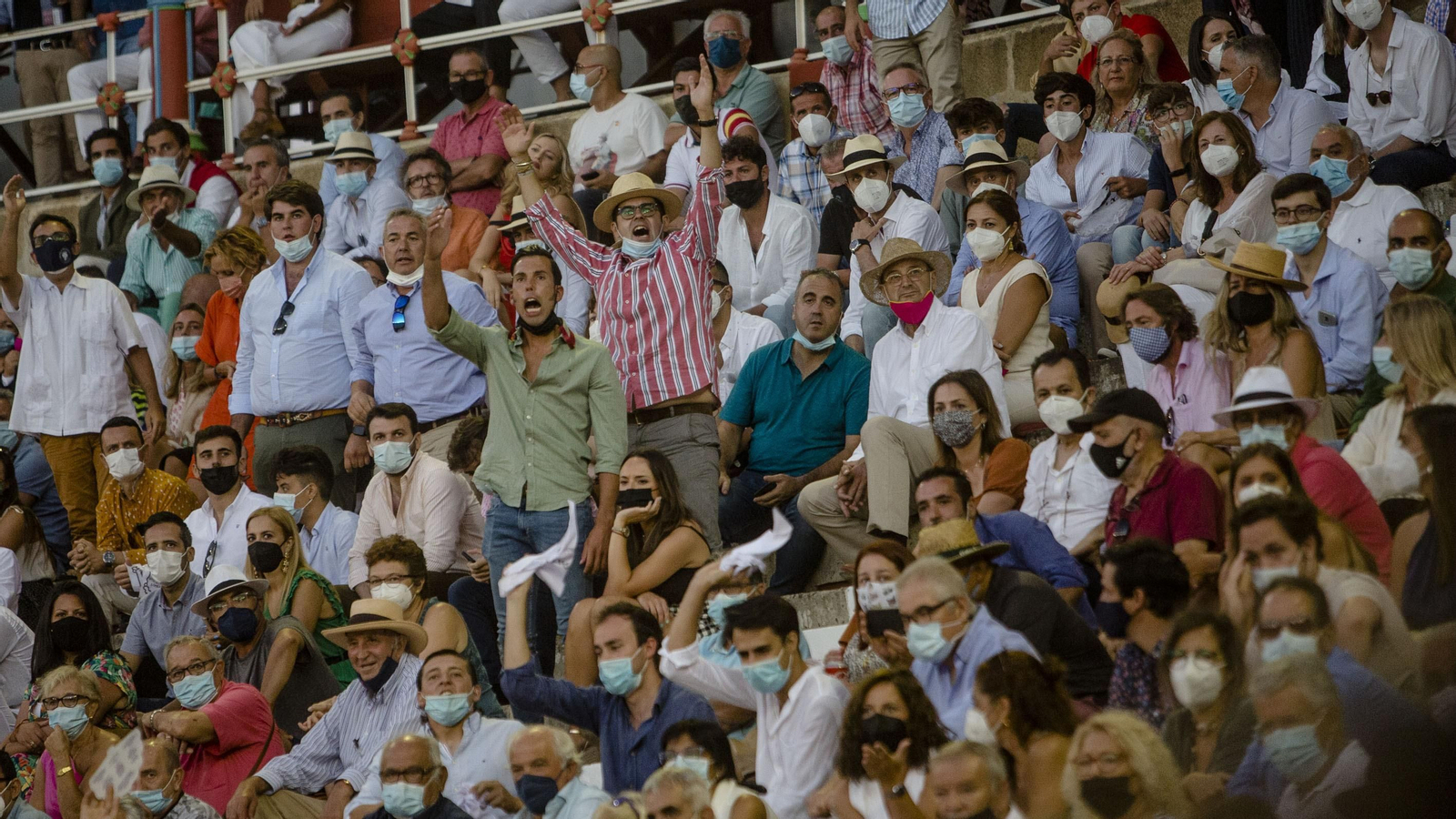 La corrida de toros en el Puerto de Santa María, con Morante de Puebla en solitario, en imágenes.