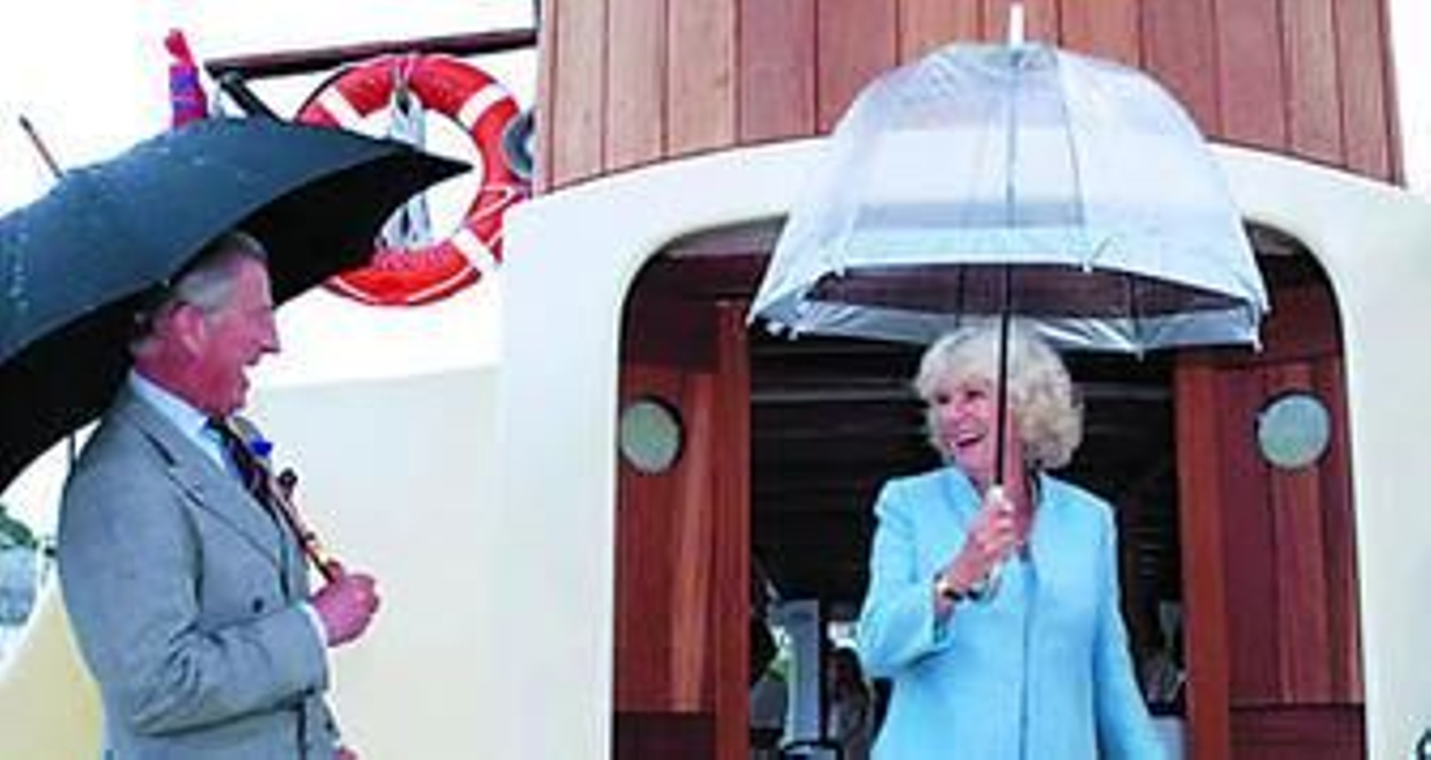 El príncipe Carlos y Camilla Parker-Bowles felicitan las navidades bajo la lluviaLos nietos de los Reyes ocupan el Christma