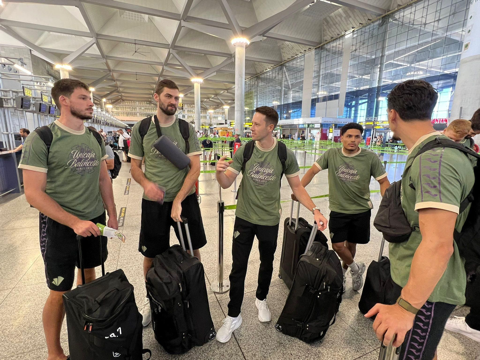 El Unicaja emprende viaje a Singapur