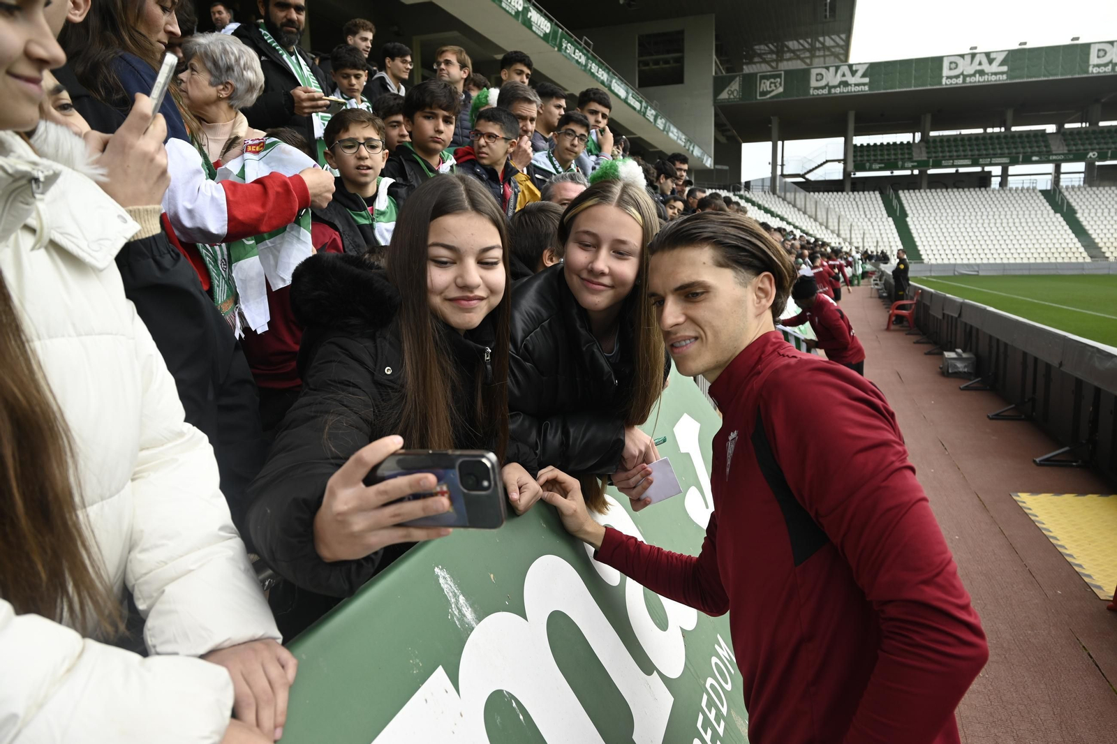 El Córdoba CF se deja querer por su afición en el Día de Andalucía