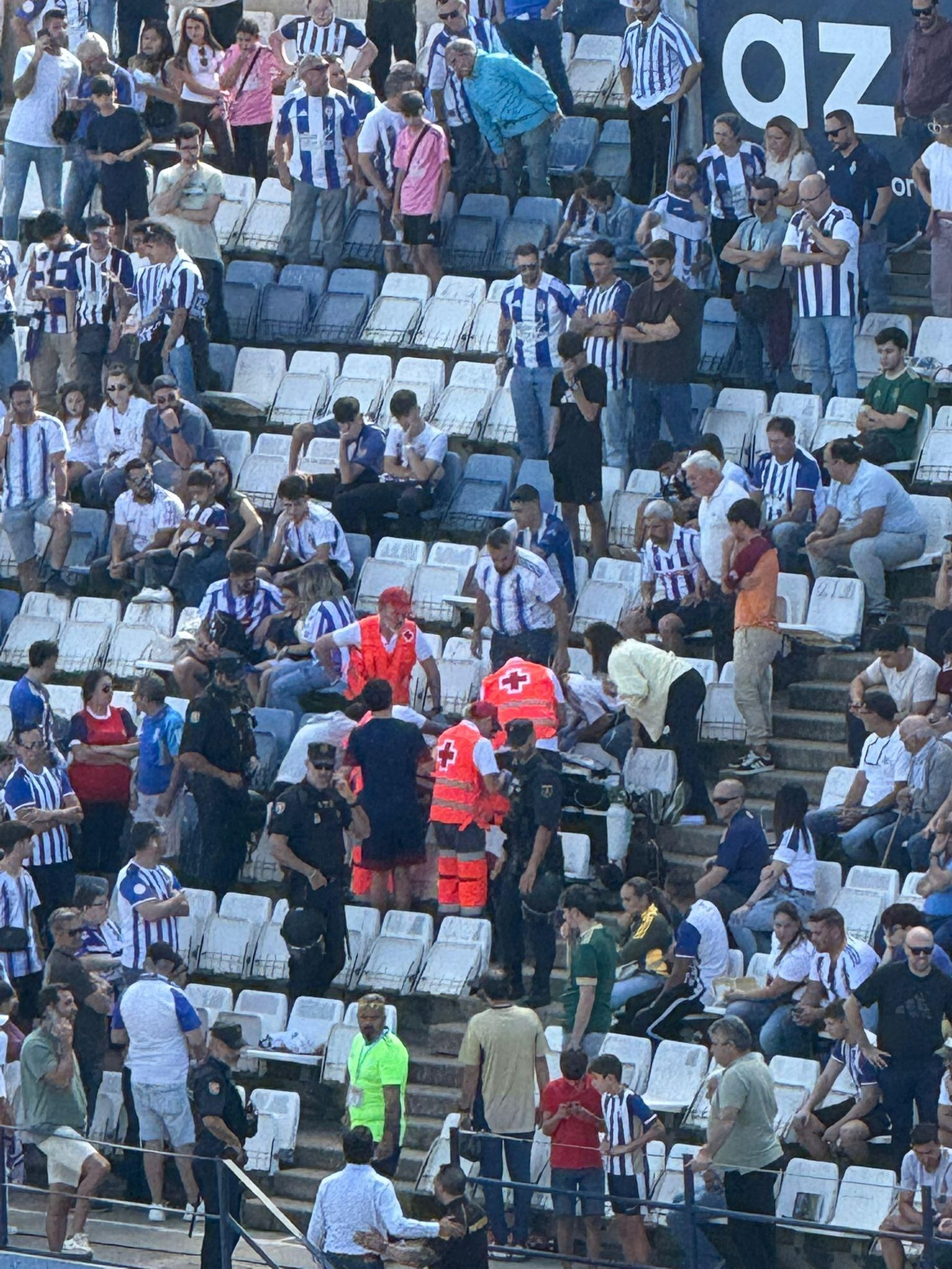 Una aficionada del Recre tuvo problemas y el partido estuvo parado once minutos.