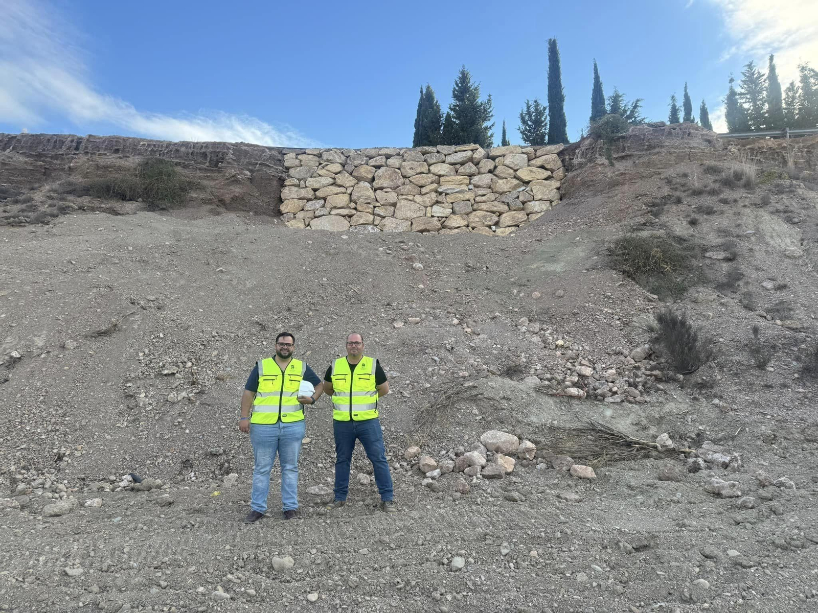 Domingo Trabalón y Antonio López durante la visita a la recién finalizada obra de Los Llanos del Peral