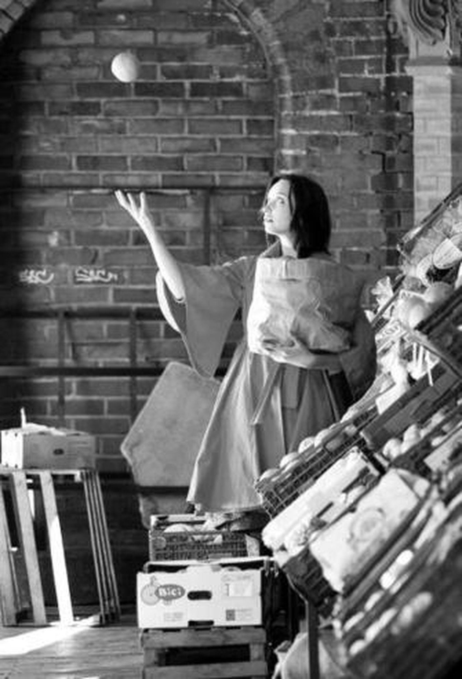 1. Un fotograma de 'Orange Girl', una coproducción noruega-alemana-española, dirigida por Eva Dahr. 2. Benicio del Toro caracterizado del líder revolucionario para la película de Steven Soderbergh 'Guerrilla', rodada en la sierra de Cádiz. 3. Imagen tomada durante el rodaje de 'After', una cinta de Alberto Rodríguez  con Guillermo Toledo, Blanca Romero y Tristán Ulloa.