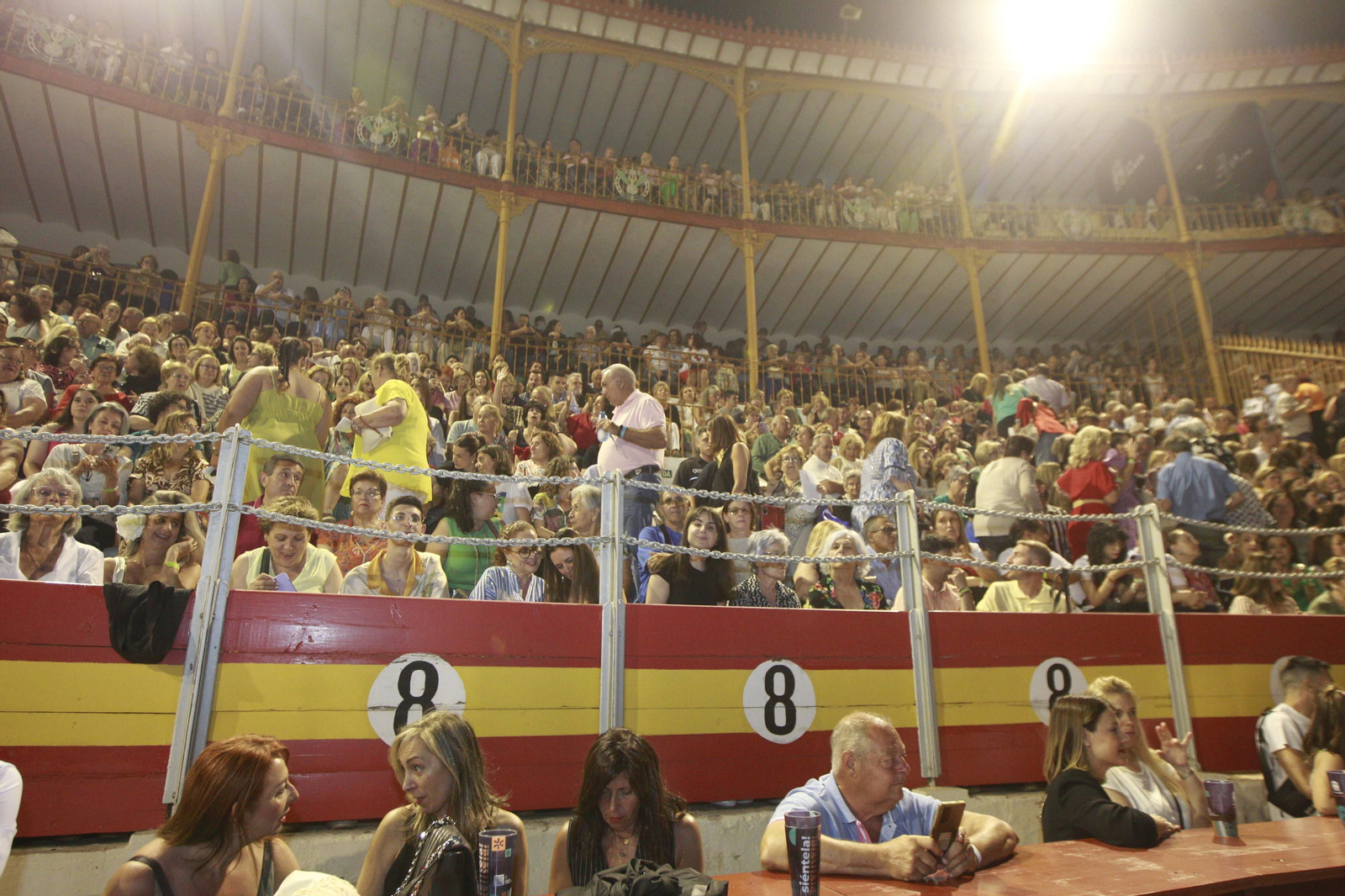 Isabel Pantoja cautiva al público de Almería en la plaza de toros