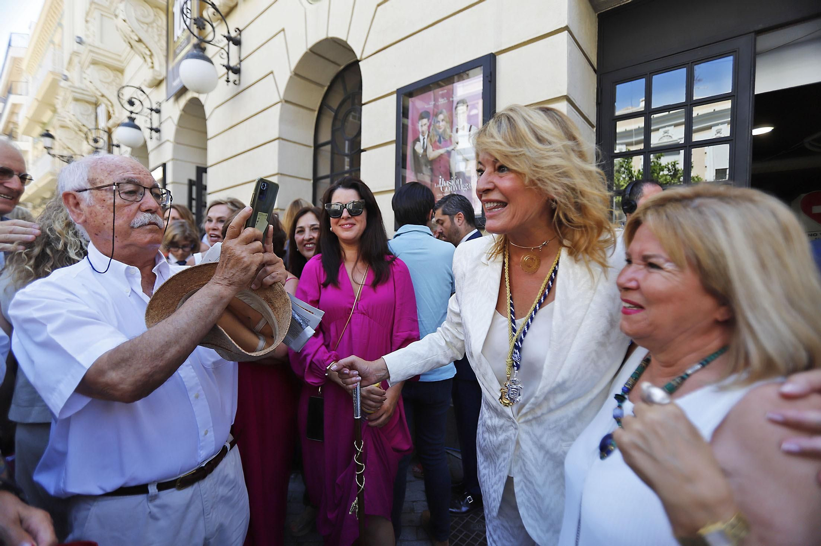 Imágenes de la toma de posesión de Pilar Miranda como alcaldesa de Huelva