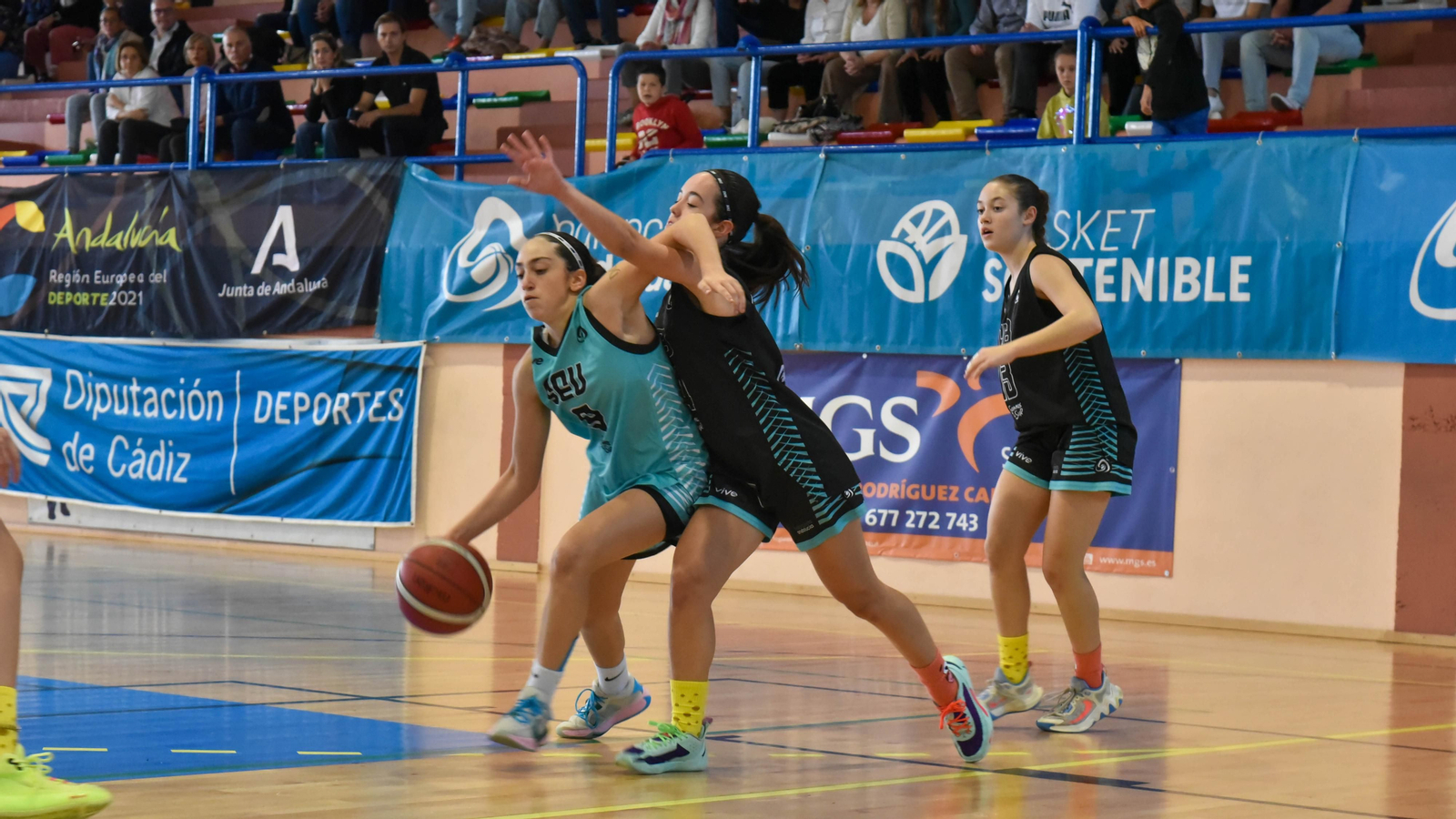Las fotos de la ultima jornada del Andaluz infantil femenino de baloncesto en La Línea