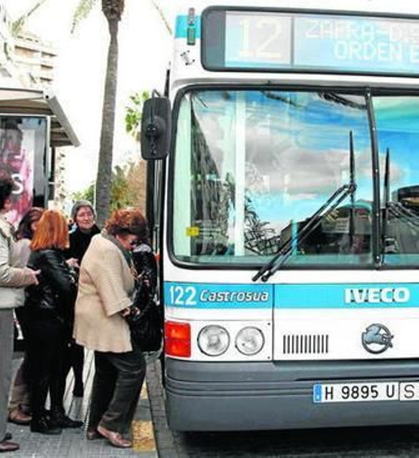 Uno de los autobuses Iveco que el Consistorio tiene en servicio en la actualidad.