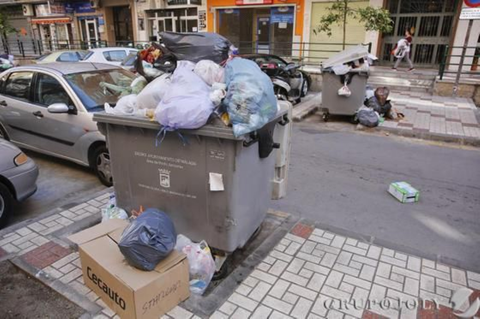 Imágenes de la huelga de basura de Limasa en diferentes distritos