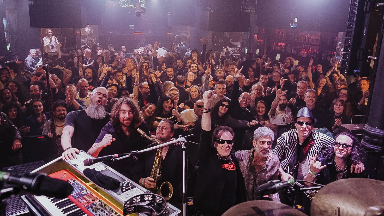 Público que abarrotó la Sala Berlín Social Club.