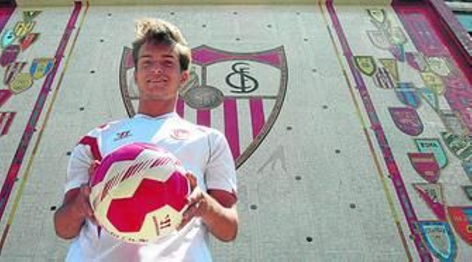 Denis Suárez, el día de su presentación como sevillista, el 3 de julio de 2014.