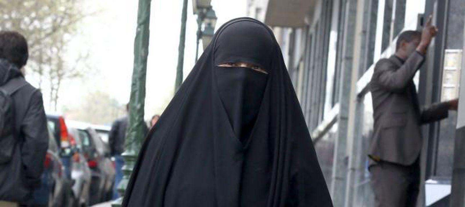 Una mujer con burka.