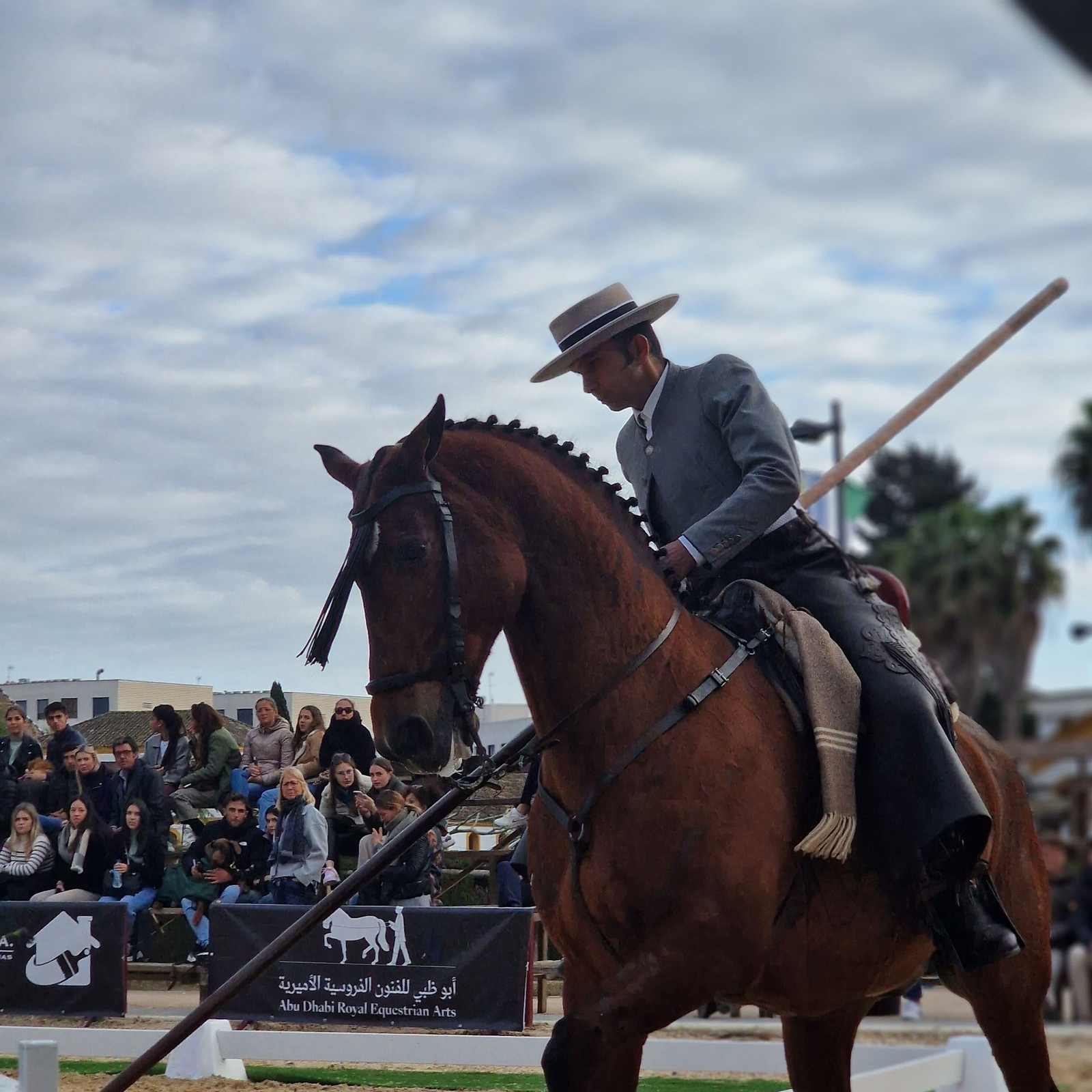 El alumno de la Real Escuela Martín Jiménez realizó una exhibición de doma vaquera.