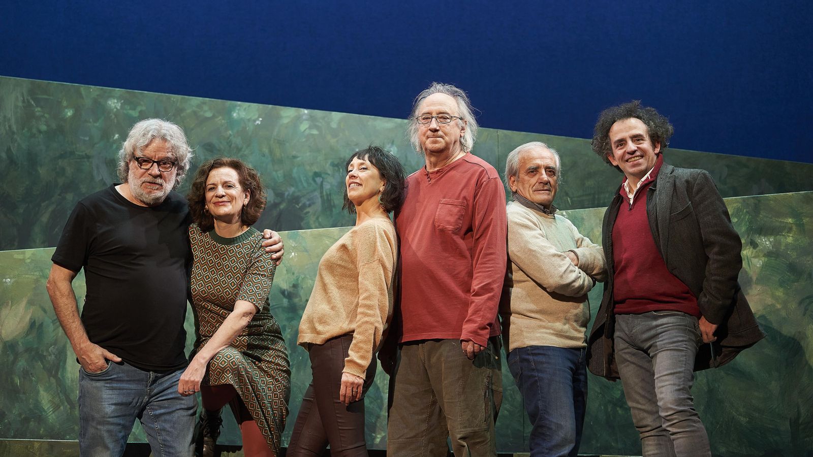 Ramón Fontserè, en el centro de la imagen, junto al resto de los actores de la obra.