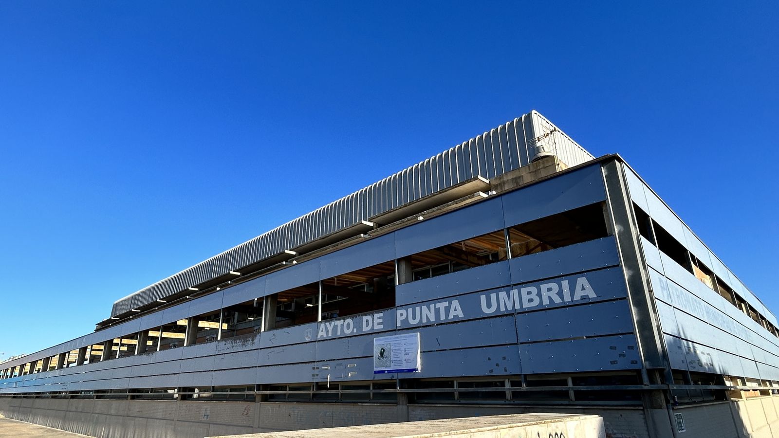 La nueva cubierta del pabellón polideportivo de Punta Umbría estará lista en abril