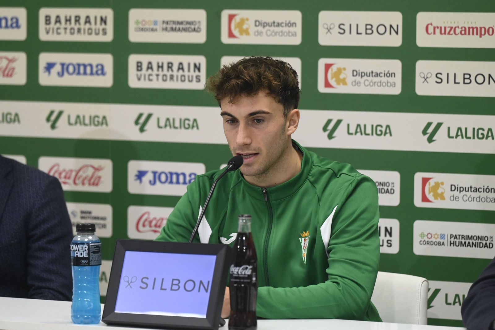 Las fotos de la presentación de Mikel Goti como jugador del Córdoba CF