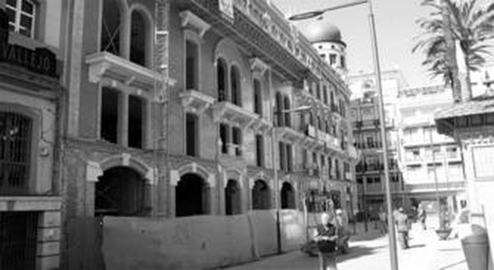 Las obras de reconstrucción del Hotel París, en la Plaza de Las Monjas, están en avanzado estado de ejecución.