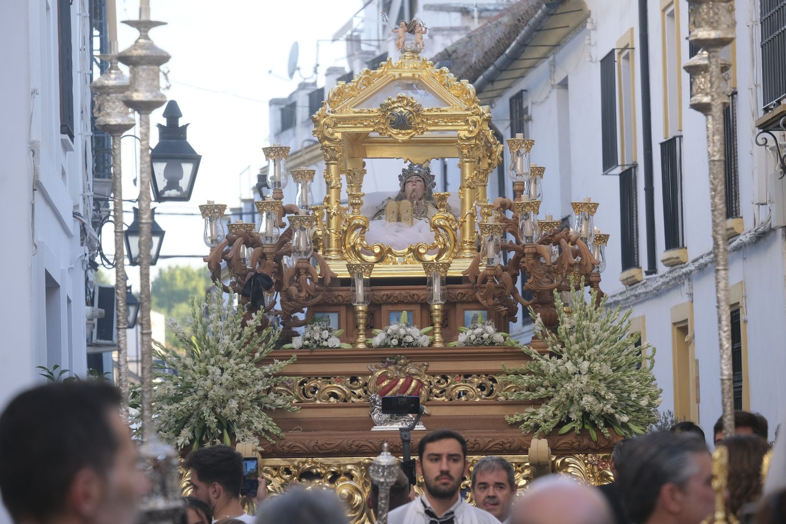 La procesión de la Virgen de Acá por las calles de Córdoba, en imágenes