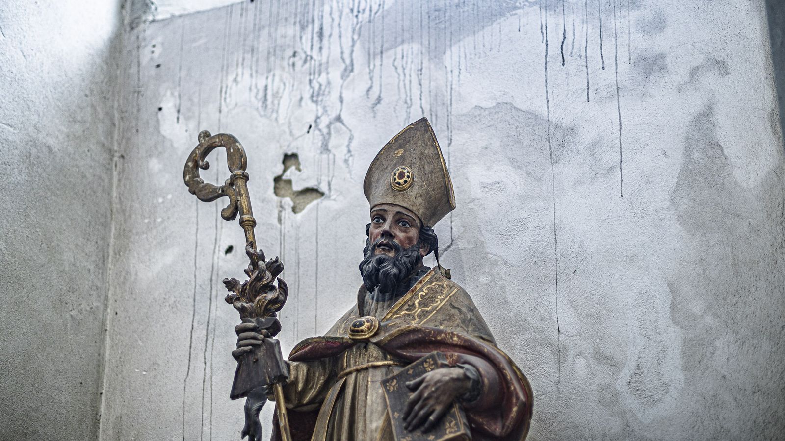 Las imágenes de los efectos de la lluvia en la Parroquia de Santa Cruz (Catedral Vieja) de Cádiz
