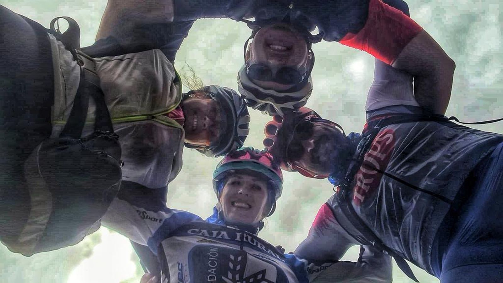 Sergio junto a su esposa y amigos, el día del accidente