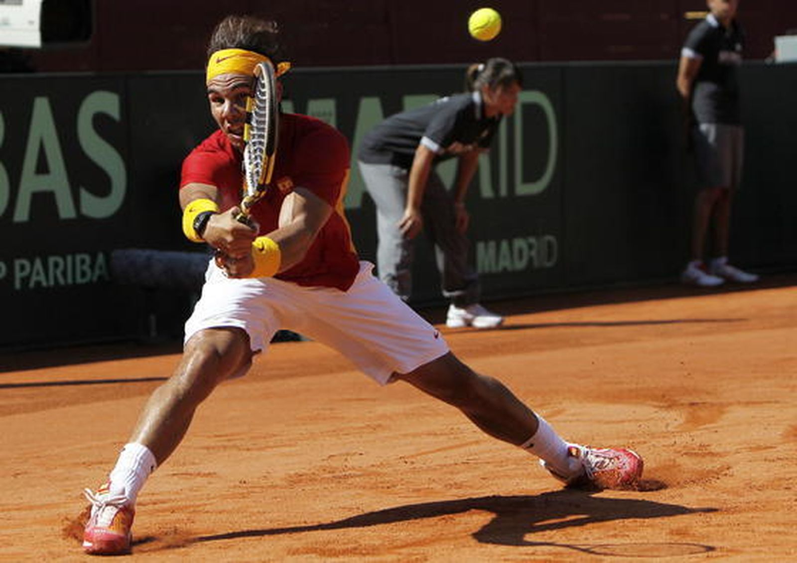 Nadal abrió las semifinales de la Copa Davis, disputada en Córdoba, con una cómoda victoria ante el francés Gasquet.  Foto: EFE