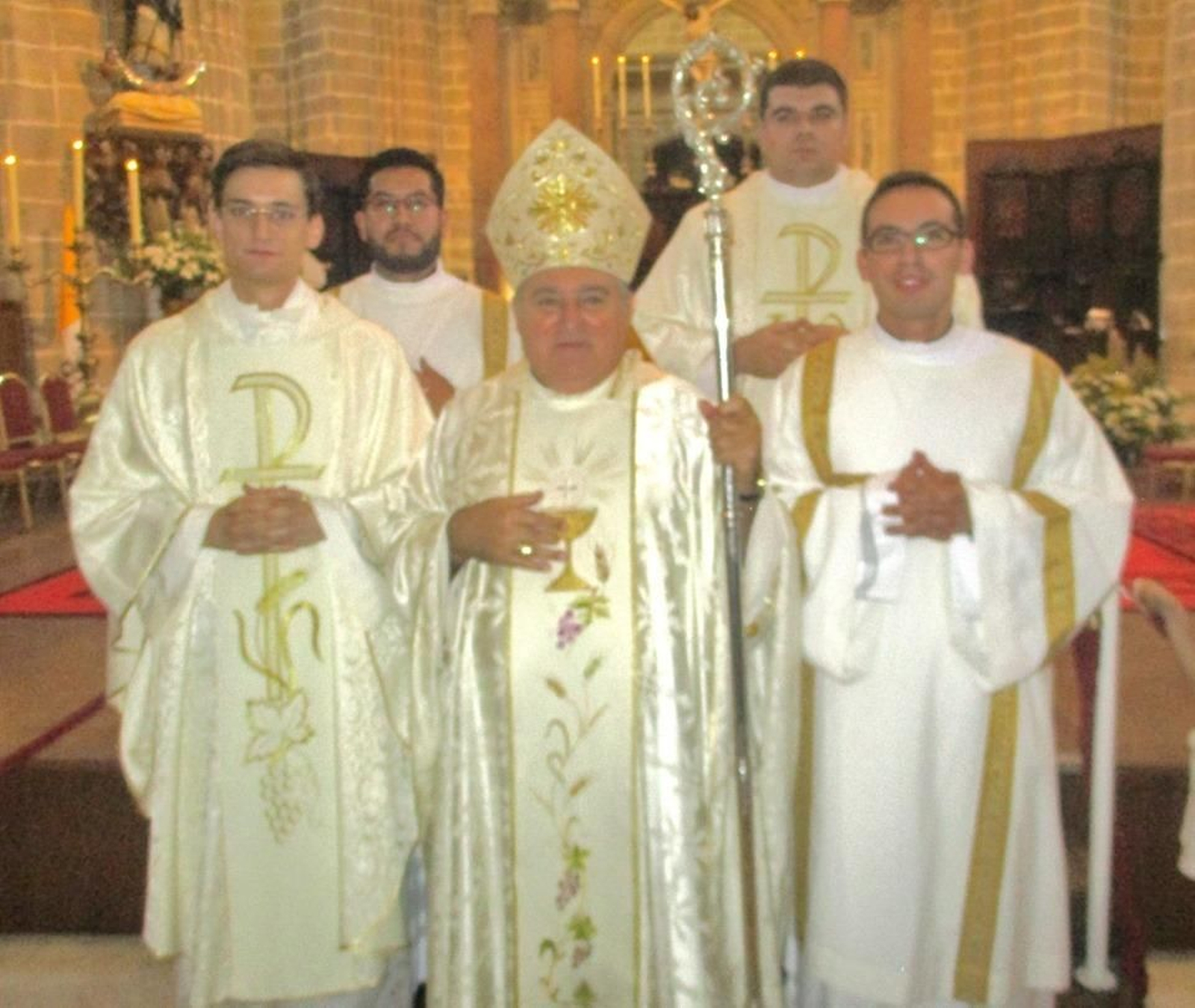 El obispo de Jerez con los nuevos sacerdotes y diáconos