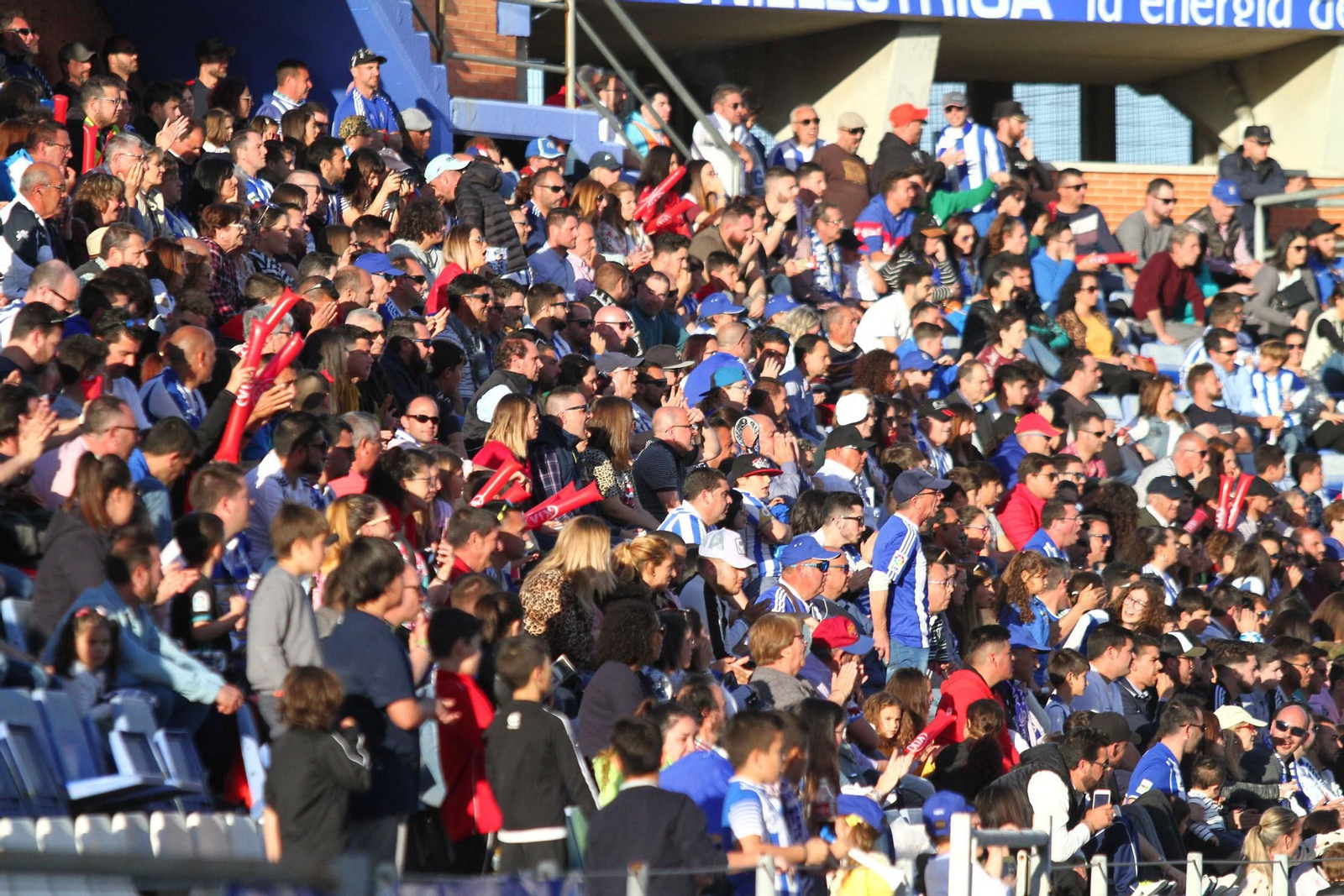 Ambientazo en las gradas del Recreativo de Huelva y el San Fernando