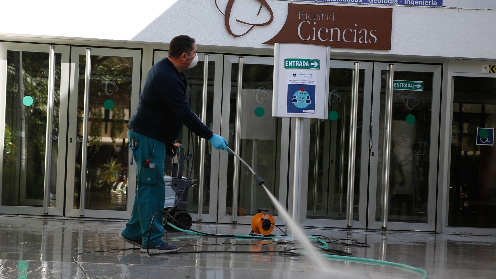 Acceso a la Facultad.
