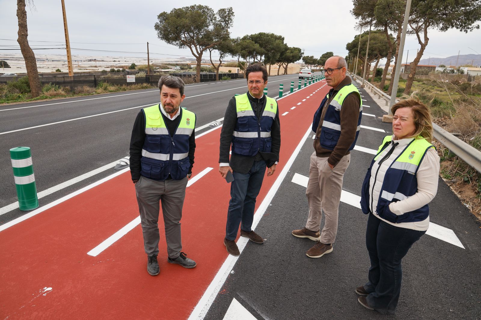 Visita del alcalde a la nueva vía segura.
