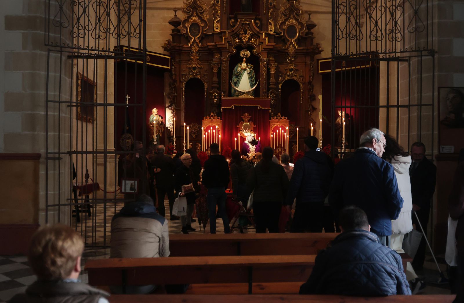 Así ha sido los besapiés y besamanos de Miércoles de Ceniza en Jerez